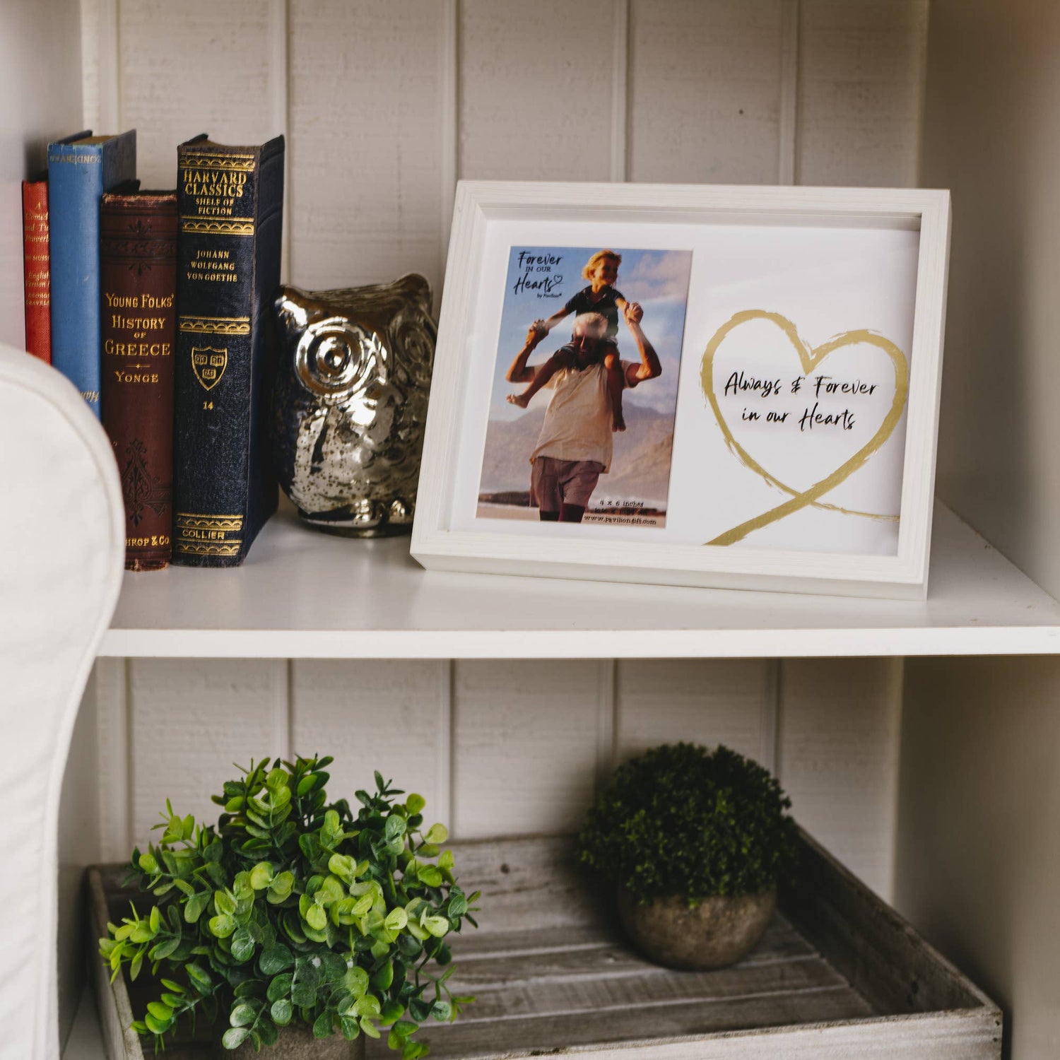 Hearts - 9.5" x 7.5" Shadow Box Frame
(Holds 4" x 6" Photo)
