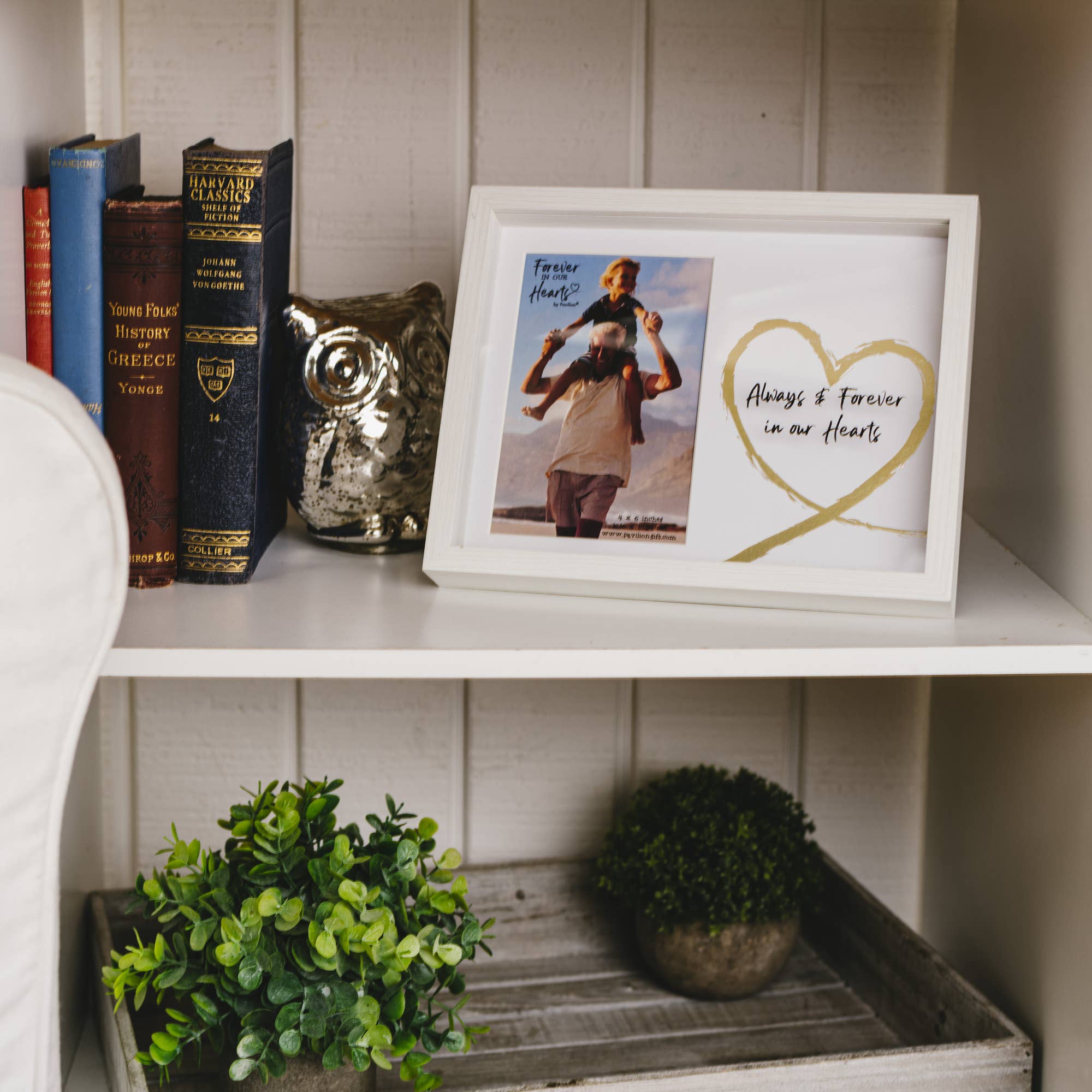 Hearts - 9.5" x 7.5" Shadow Box Frame
(Holds 4" x 6" Photo)